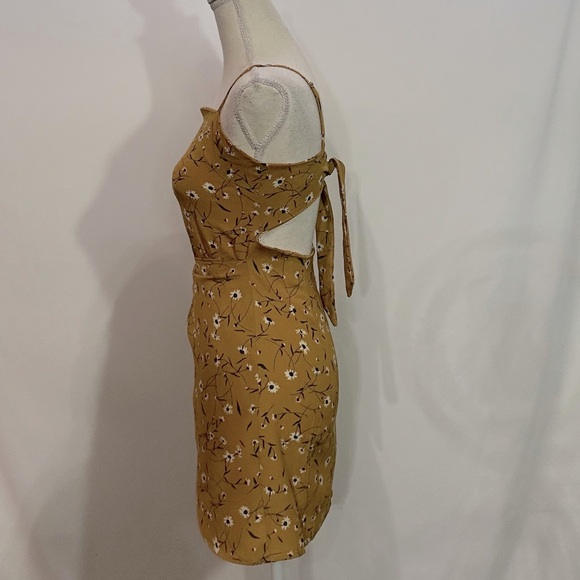 Dress - Picture 4 of 4